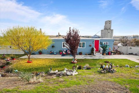 Photo of 110 Tacoma Ave, Eltopia, WA 99330 (MLS # 288898)