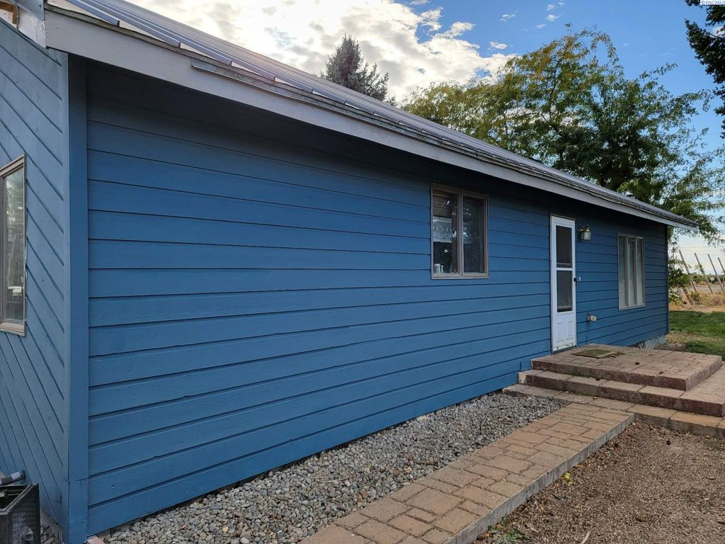 Photo of 2241 Olmstead Rd, Grandview, WA 98930 (MLS # 292828)