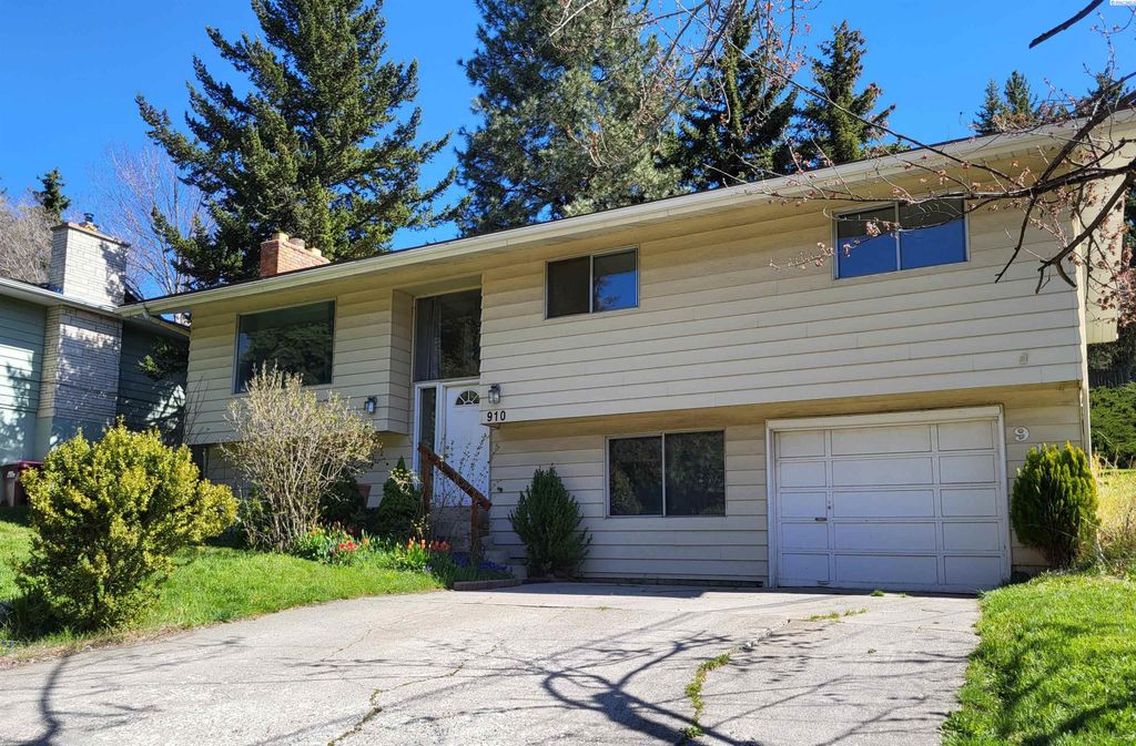 Photo of 910 SW Cityview St, Pullman, WA 99163 (MLS # 291075)