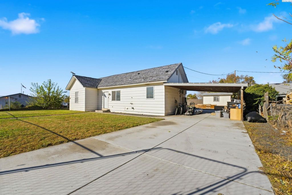 Photo of 220 Birch St, Burbank, WA 99323 (MLS # 288550)