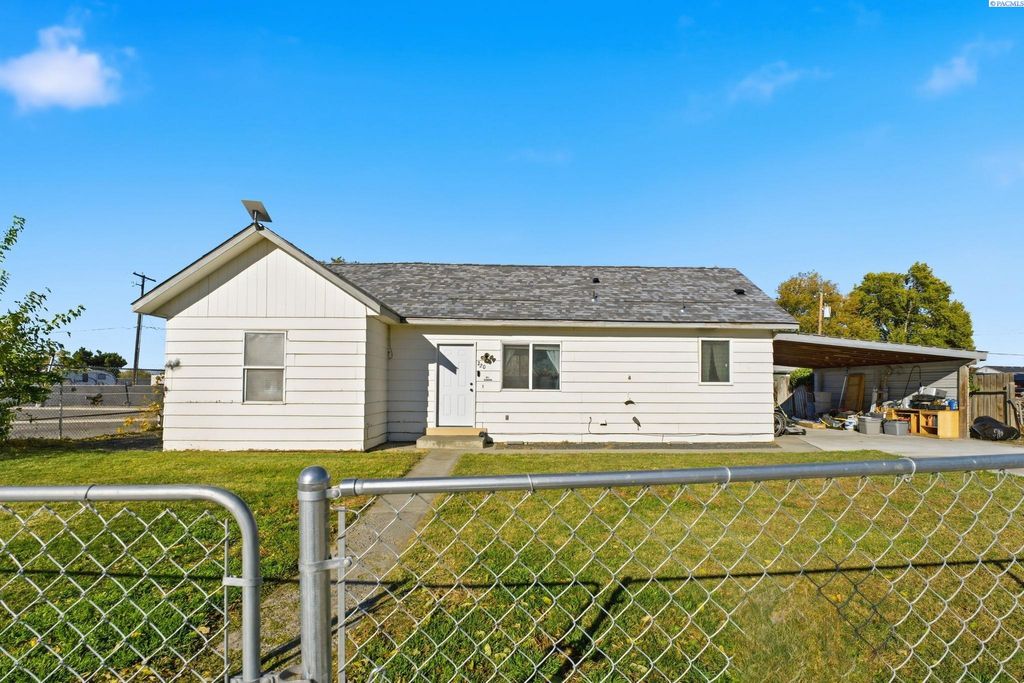 Photo of 220 Birch St, Burbank, WA 99323 (MLS # 288550)