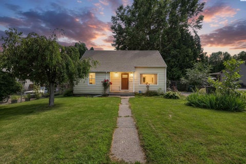 Photo of 804 Crescent Dr, Grandview, WA 98930 (MLS # 294996)
