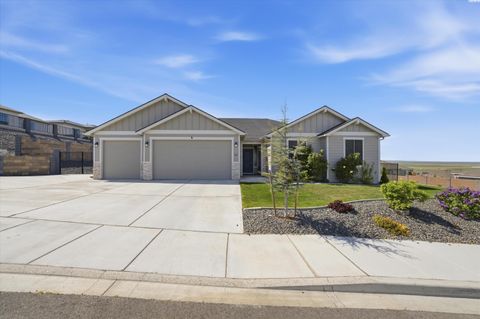 Photo of 707 Athens Dr, West Richland, WA 99353 (MLS # 292398)