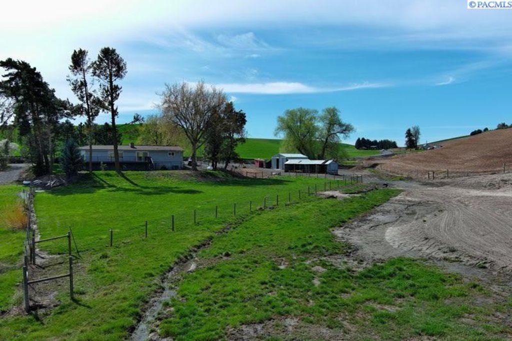 Photo of 19572 Sr 194, Pullman, WA 99163 (MLS # 292384)