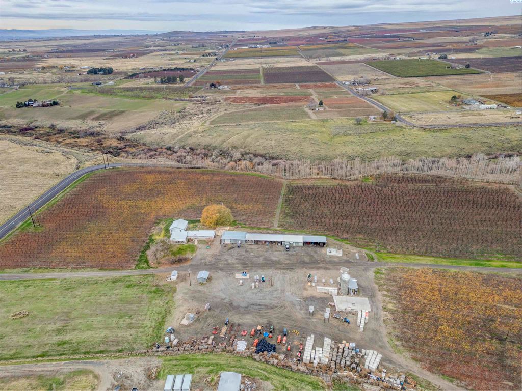 Photo of 14306/11816 W Acord Road, Benton City, WA 99320 (MLS # 289109)