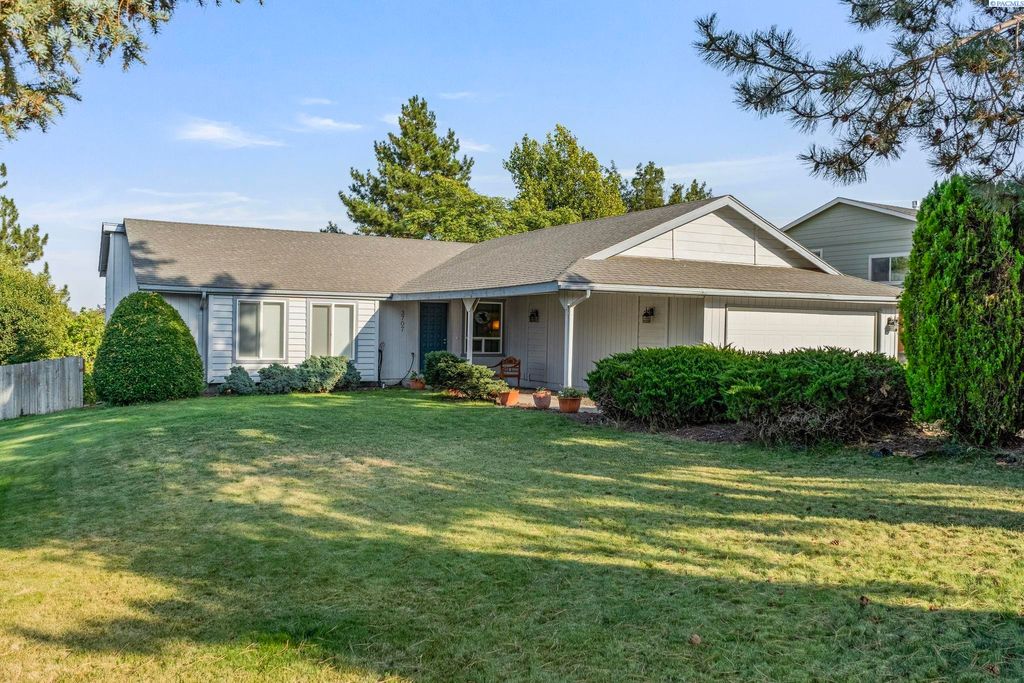 Photo of 3707 S Ct, Kennewick, WA 99337 (MLS # 291818)