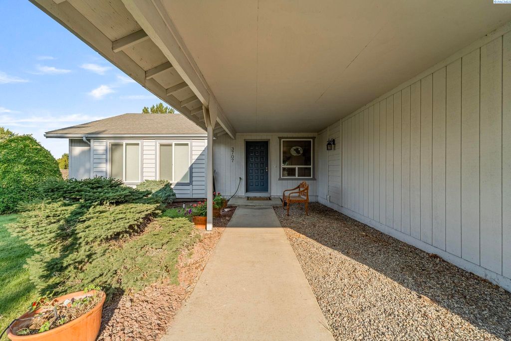 Photo of 3707 S Ct, Kennewick, WA 99337 (MLS # 291818)