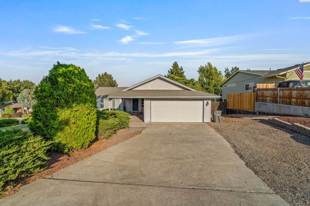 Photo of 3707 S Ct, Kennewick, WA 99337 (MLS # 291818)