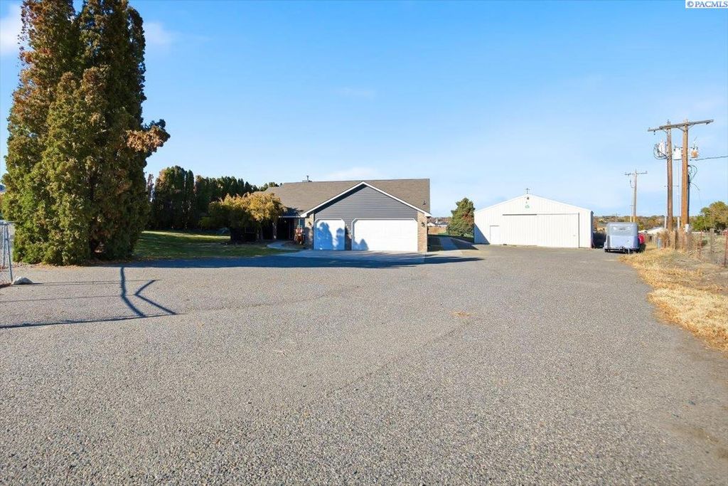 Photo of 5010 Kennedy Road, West Richland, WA 99353 (MLS # 289216)