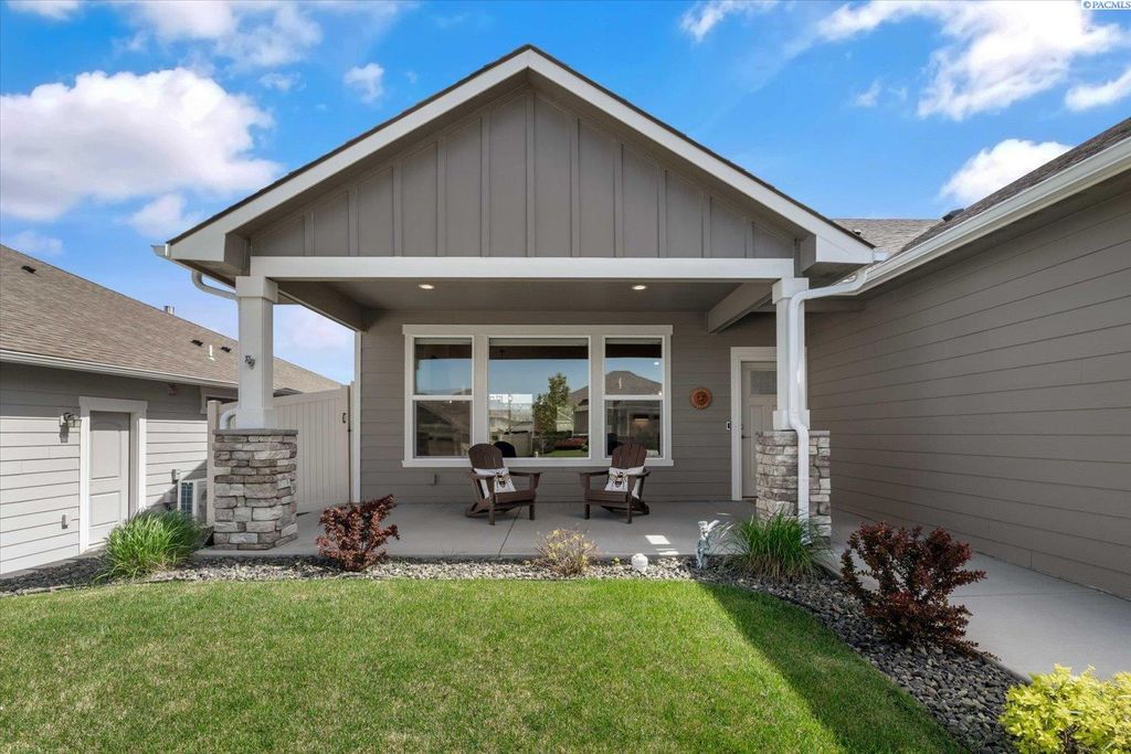 Photo of 3753 S Van Buren St, Kennewick, WA 99338 (MLS # 292180)