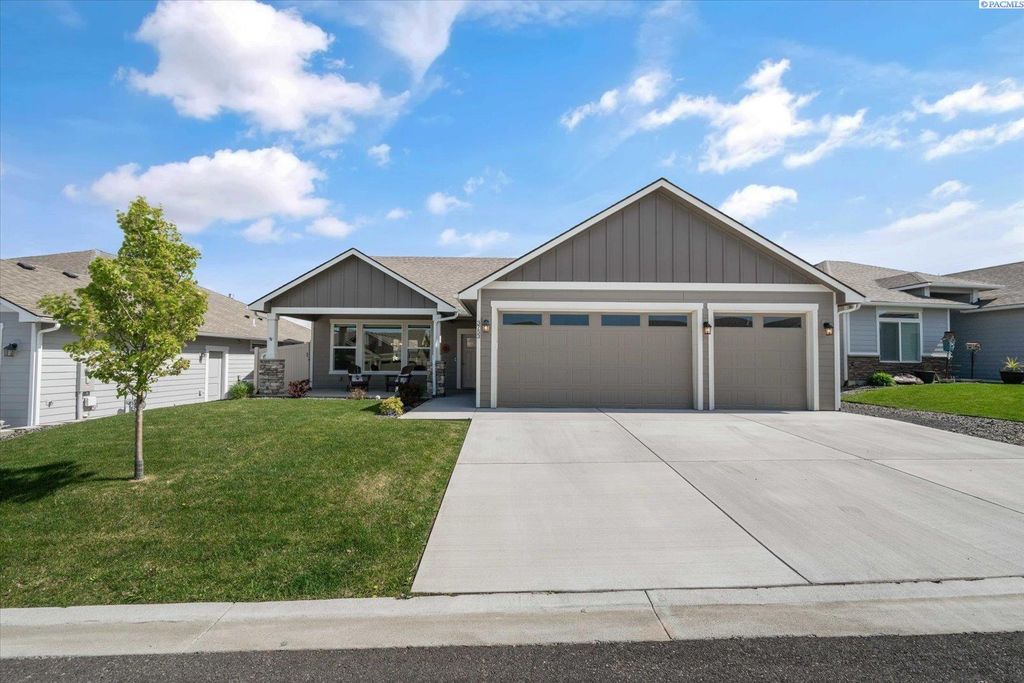 Photo of 3753 S Van Buren St, Kennewick, WA 99338 (MLS # 292180)