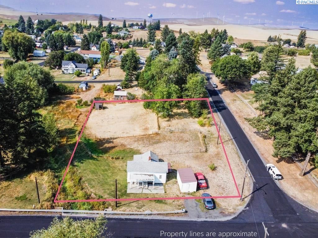 Photo of 206 N 3rd St, Oakesdale, WA 99158 (MLS # 287802)