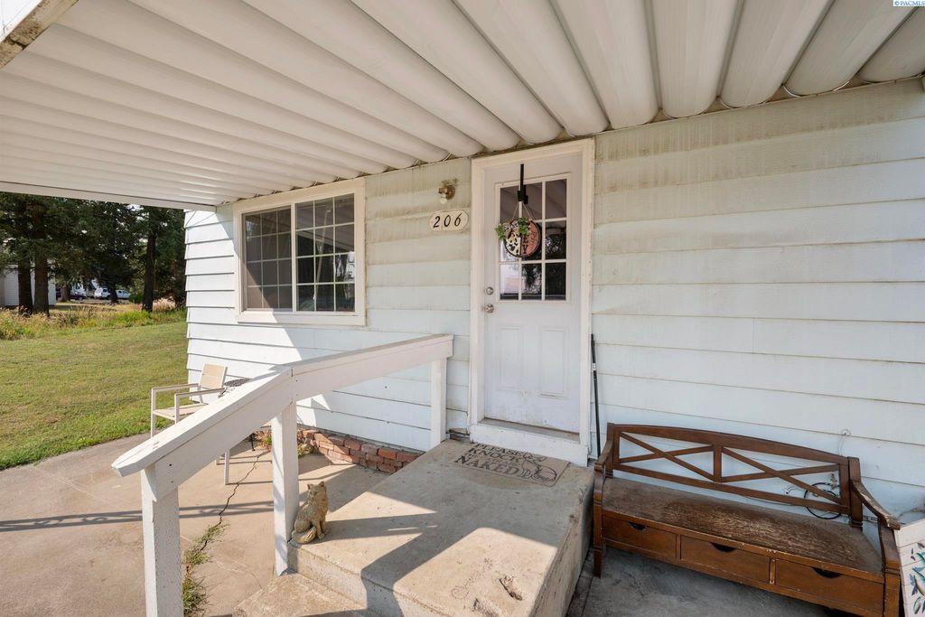Photo of 206 N 3rd St, Oakesdale, WA 99158 (MLS # 287802)