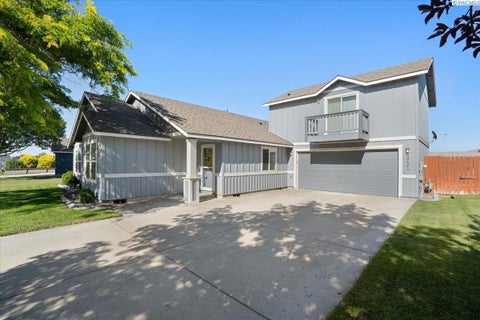 Photo of 5721 Coppercap Mountain Lane, Pasco, WA 99301 (MLS # 294610)