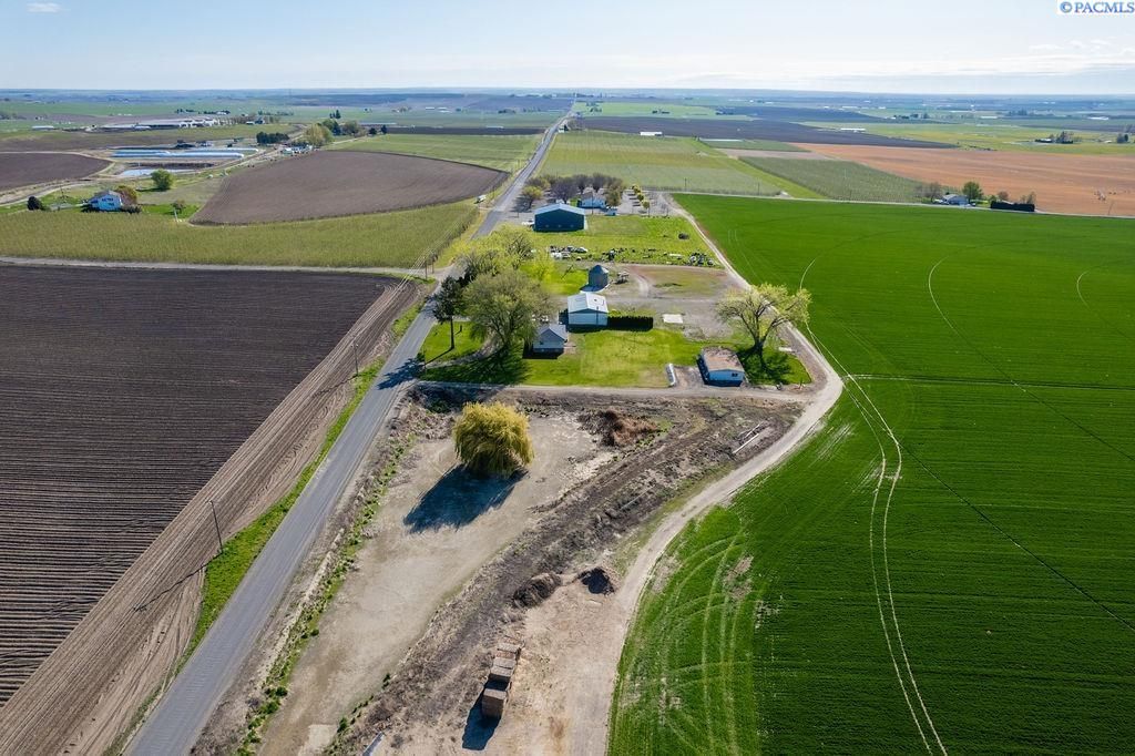 Photo of 4221 Dogwood Rd, Pasco, WA 99301 (MLS # 290376)