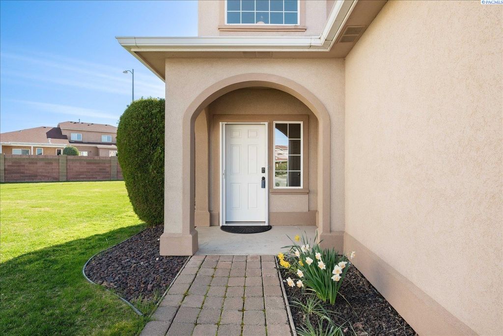 Photo of 6007 Mia Ln, Pasco, WA 99301 (MLS # 291630)