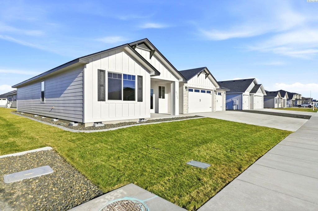 Photo of 8717 Silver Mound Dr, Pasco, WA 99301 (MLS # 289558)