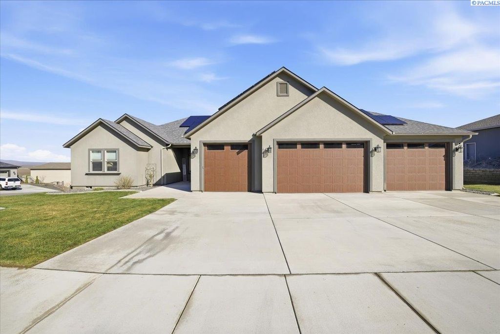 Photo of 6832 Collins Road, West Richland, WA 99353 (MLS # 292104)