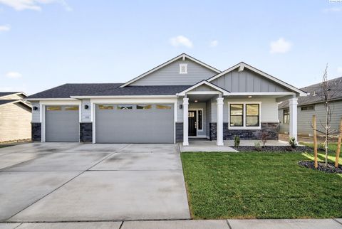 Photo of 3715 Highview St, Richland, WA 99352 (MLS # 283692)