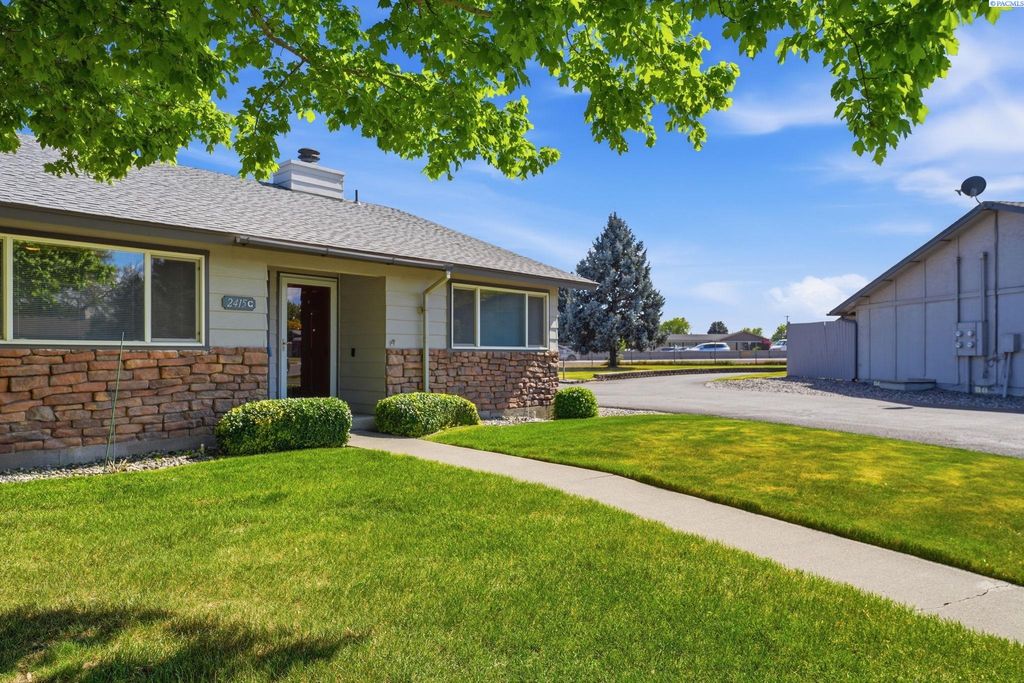 Photo of 2415 W Grand Rhonde Avenue #C, Kennewick, WA 99336 (MLS # 292517)