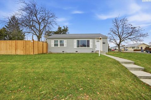 Photo of 225 Thayer Dr, Richland, WA 99352 (MLS # 289129)