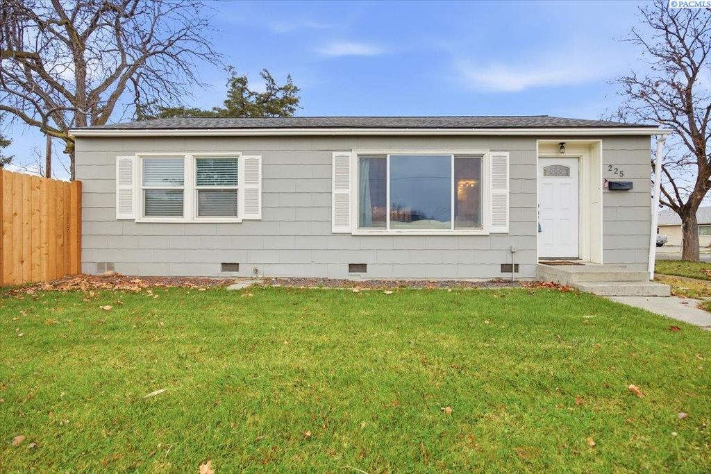Photo of 225 Thayer Dr, Richland, WA 99352 (MLS # 289129)