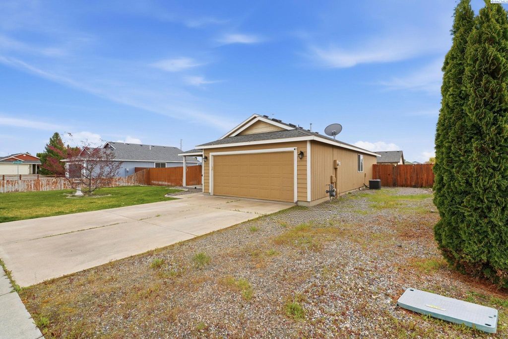 Photo of 9316 Mustang Dr, Pasco, WA 99301 (MLS # 291797)