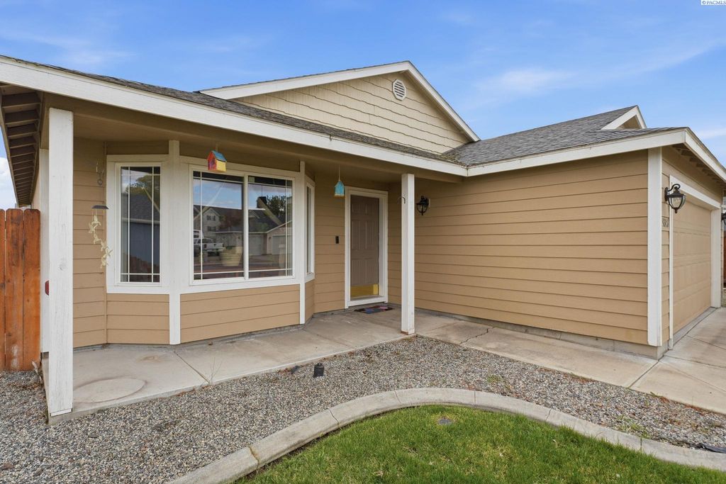 Photo of 9316 Mustang Dr, Pasco, WA 99301 (MLS # 291797)