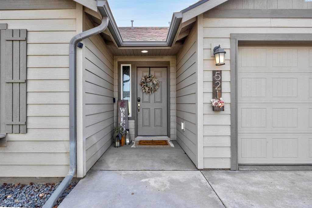 Photo of 521 Marysville Way, Richland, WA 99352 (MLS # 290950)
