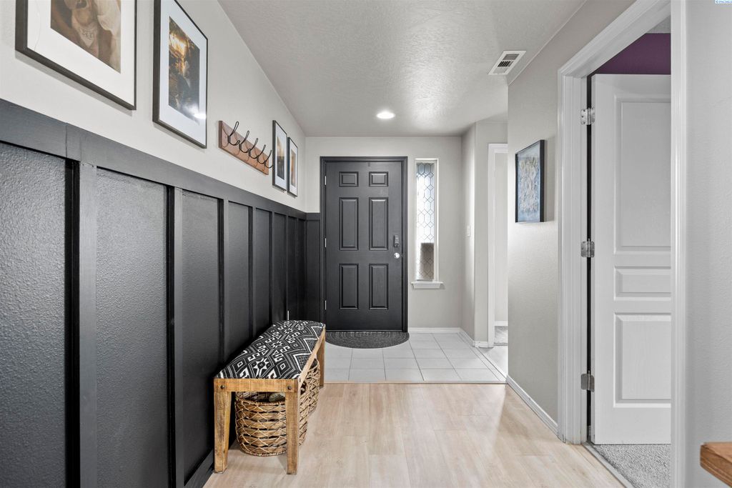 Photo of 521 Marysville Way, Richland, WA 99352 (MLS # 290950)