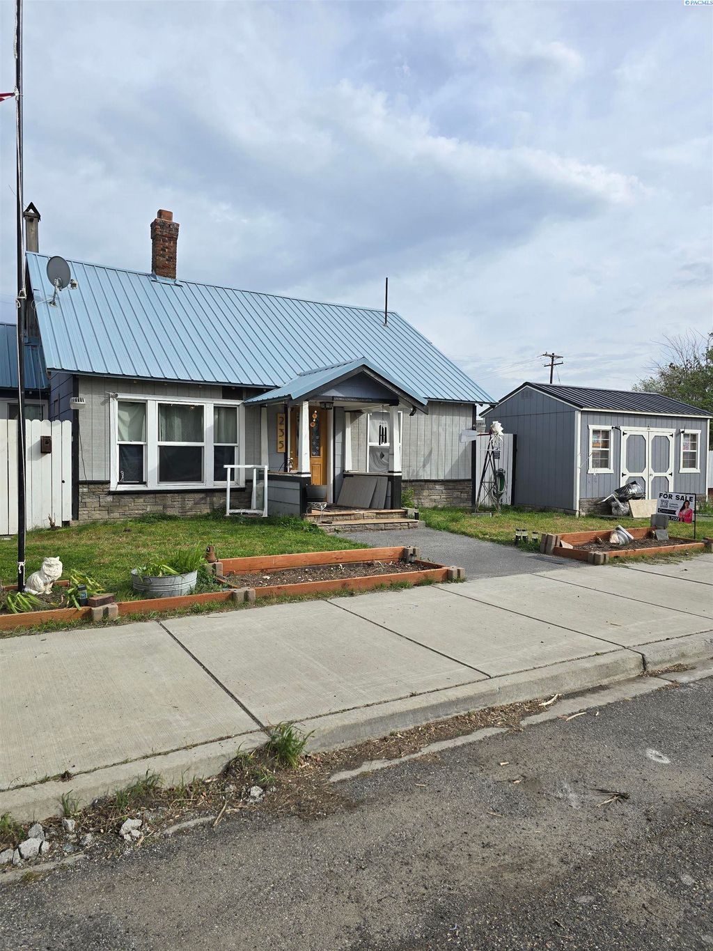 Photo of 235 S Main St, Washtucna, WA 99371 (MLS # 292441)