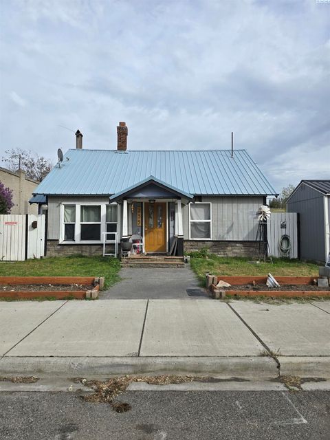 Photo of 235 S Main St, Washtucna, WA 99371 (MLS # 292441)