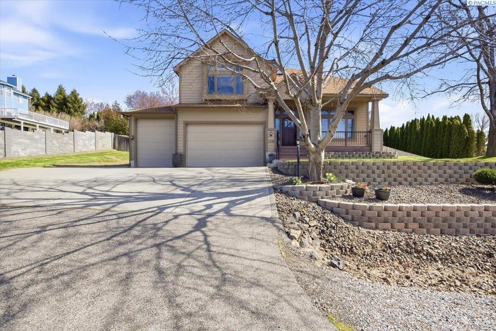 Photo of 2808 Lapierre Canyon Dr, Kennewick, WA 99338 (MLS # 291285)