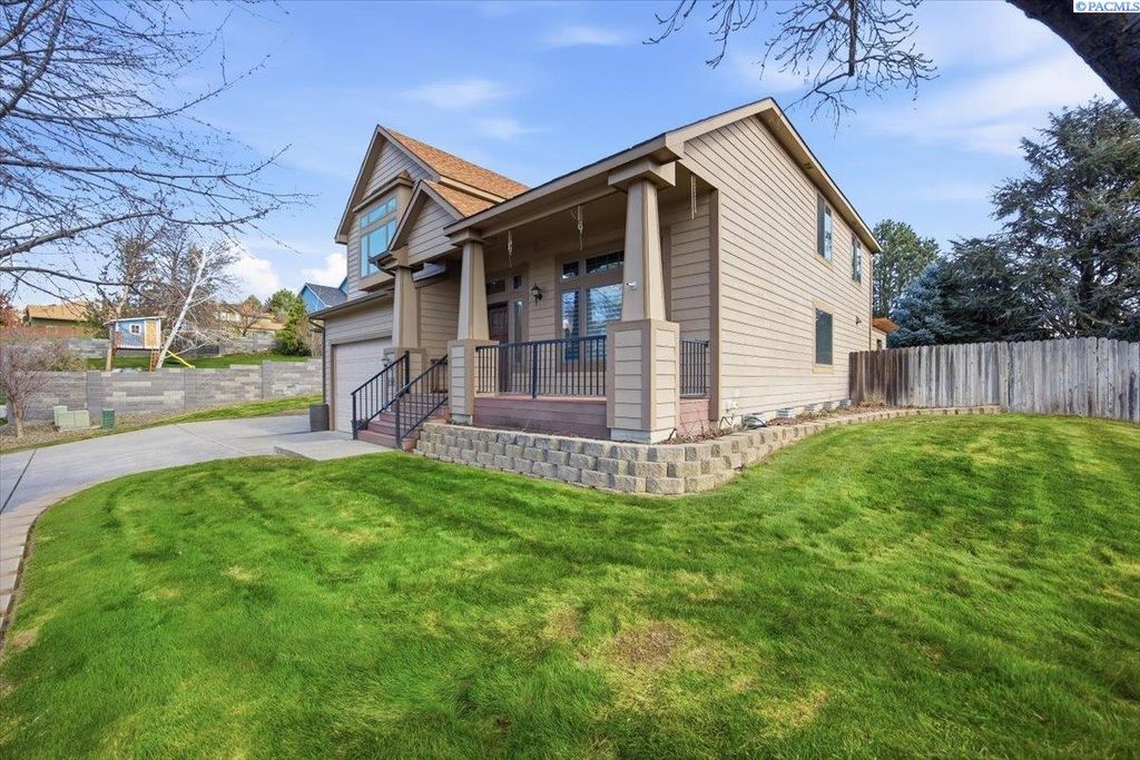 Photo of 2808 Lapierre Canyon Dr, Kennewick, WA 99338 (MLS # 291285)