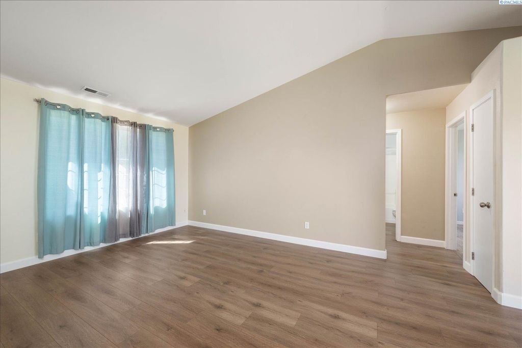 Photo of 4911 Kalahari Dr, Pasco, WA 99301 (MLS # 292995)