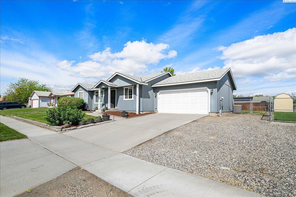 Photo of 4911 Kalahari Dr, Pasco, WA 99301 (MLS # 292995)