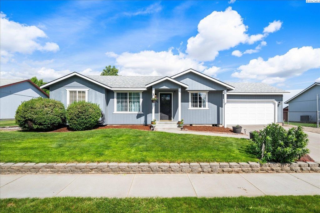 Photo of 4911 Kalahari Dr, Pasco, WA 99301 (MLS # 292995)
