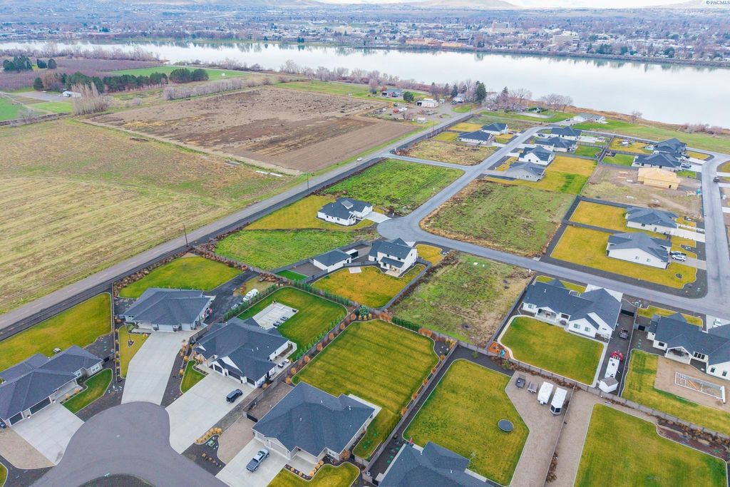 Photo of 6501 Lazy B Drive, Pasco, WA 99301 (MLS # 289525)