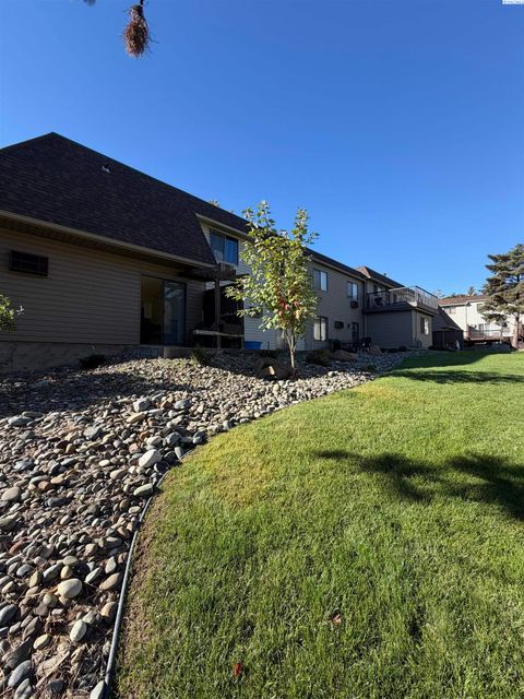 Photo of 600 SW Crestview St #22 St, Pullman, WA 99163 (MLS # 284719)