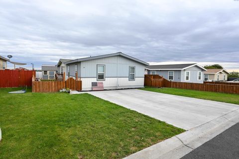 Photo of 200802 E Game Farm Rd #52 Rd, Kennewick, WA 99337 (MLS # 288019)