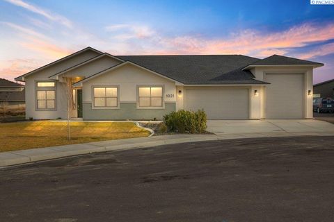 Photo of 1021 S Florida Pl, Kennewick, WA 99338 (MLS # 289745)