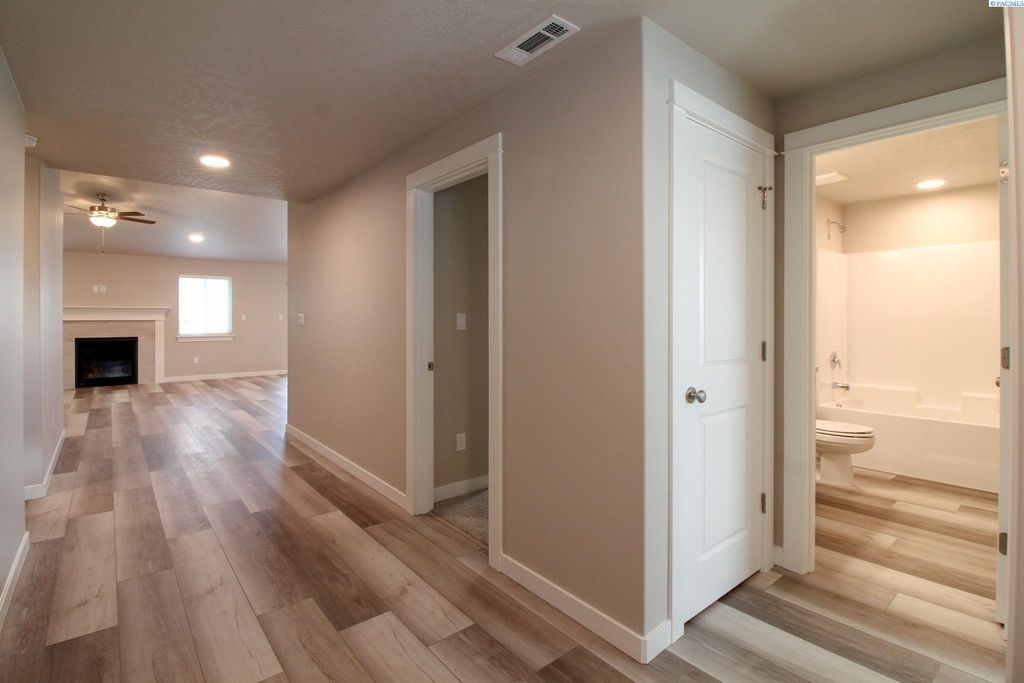 Photo of 3728 Barbera Street, Richland, WA 99352 (MLS # 288903)