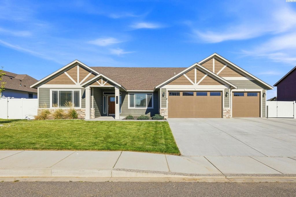 Photo of 6079 Juneberry Dr, West Richland, WA 99353 (MLS # 292716)