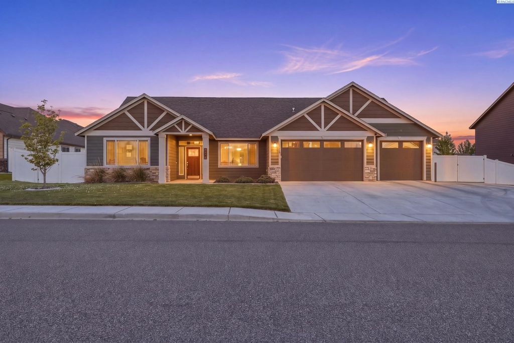 Photo of 6079 Juneberry Dr, West Richland, WA 99353 (MLS # 292716)