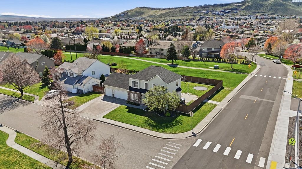 Photo of 193 Arroyo St, Richland, WA 99352 (MLS # 291576)