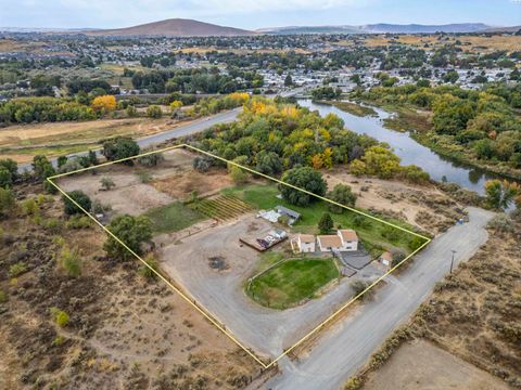 Photo of 2975 Hyde Road, Richland, WA 99354 (MLS # 288167)