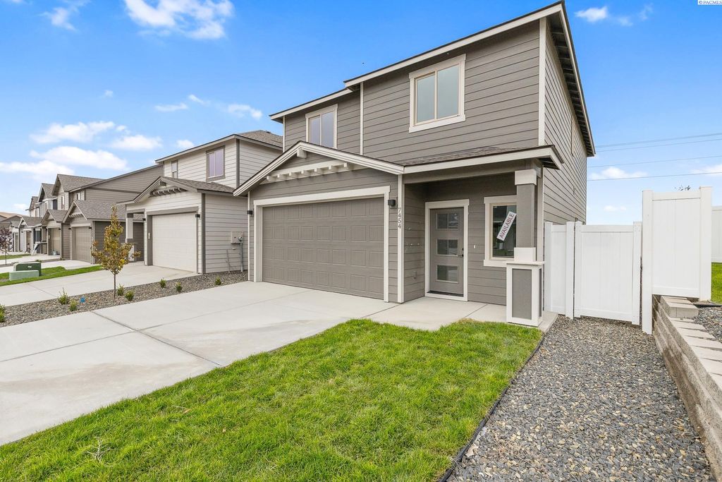 Photo of 7454 Grapevine Ct, West Richland, WA 99353 (MLS # 289831)