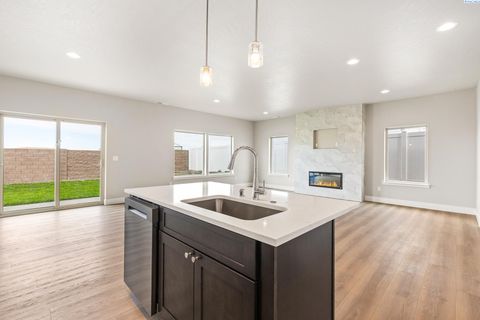 Photo of 7454 Grapevine Ct, West Richland, WA 99353 (MLS # 289831)