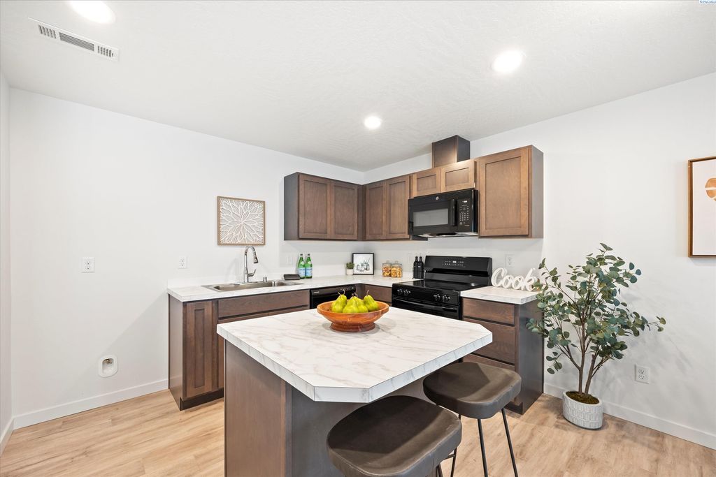 Photo of 4756 W Quinault Pl (Lot 10) Pl, Kennewick, WA 99336 (MLS # 288982)