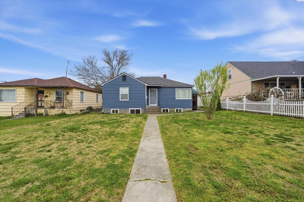 Photo of 14 E 5th Ave, Kennewick, WA 99336 (MLS # 291541)